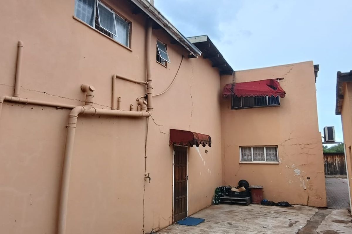 DESIGN YOUR OWN MILTIFARIOUS DUBBELSTORY HOUSE. STRONG WATER. LARGE WOKSHOP. VIEW  TO PLAN. - Photo 2