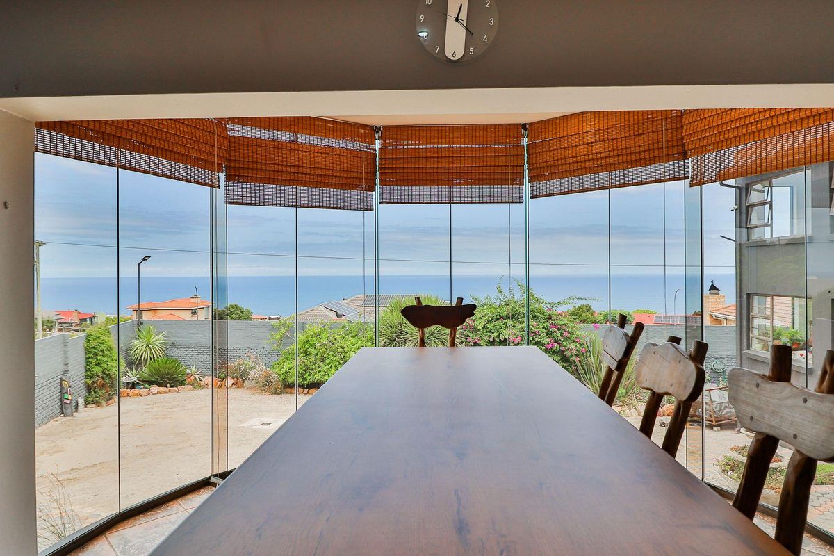 Stunning Multi-Unit Property with Breathtaking Ocean Views and Versatile Accommodation Options - Photo 4