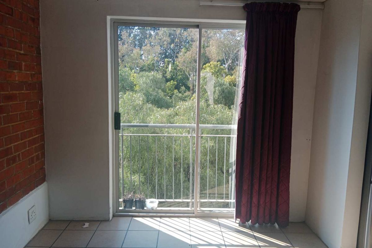 Two-Bedroom, 2-Bathroom Loft Apartment in Secure Estate - Close to Wits University - Photo 2