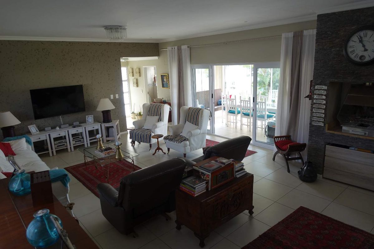 IMMACULATE MODERN DOUBLE-STORY TOWNHOUSE WITH SPACIOUS GARDEN - Photo 5