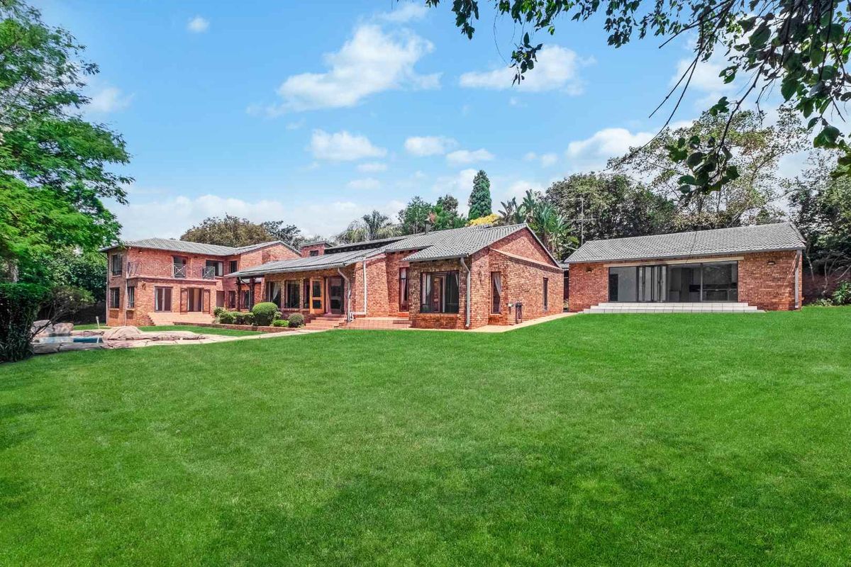 6 Bedroom Family Home For Sale In Bryanston - Photo 3