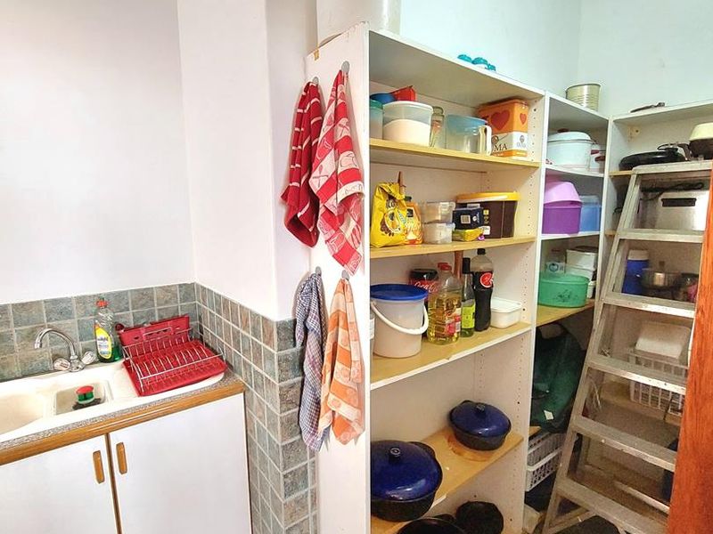 4 Bedroom Beachfront Home - Photo 9