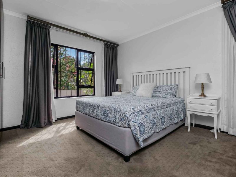 SINGLE-LEVEL LIVING IN A SECURE COMPLEX – THIS CAN BE YOUR NEXT HAPPY PLACE - Photo 10