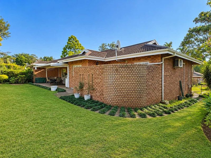 Peaceful over-50s living with solar, beautiful gardens and a lifestyle you can slow down into. - Photo 7