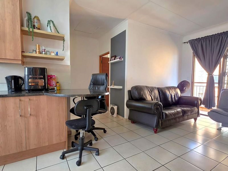 2 Bedroom Apartment / Flat for Sale in South Crest - Photo 9