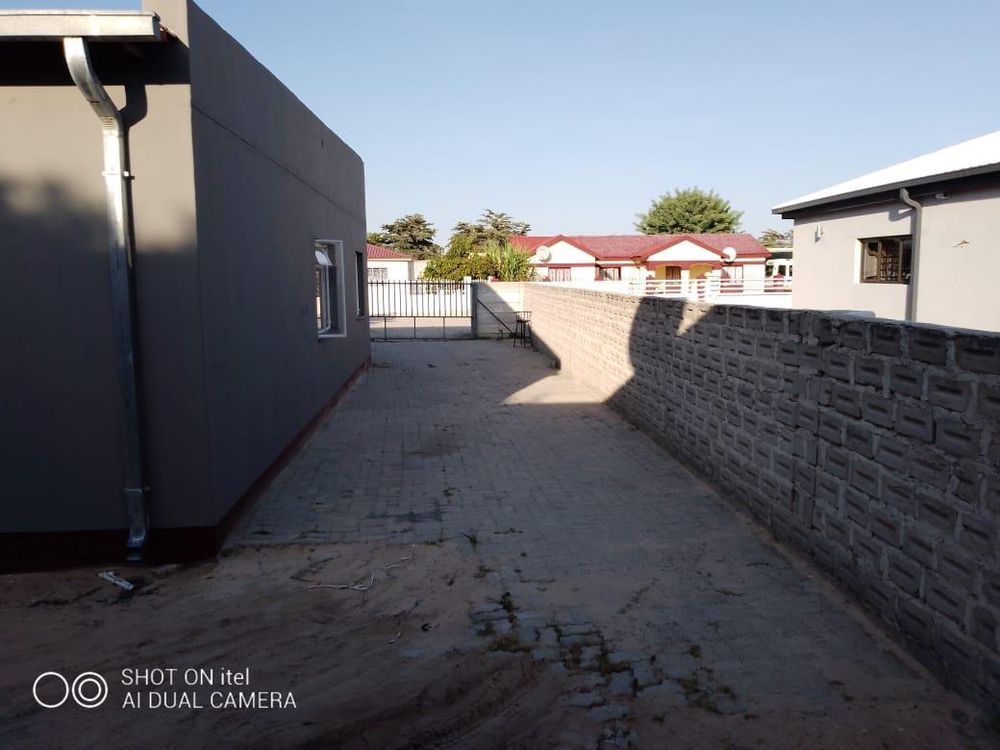 Entrance to house and flats