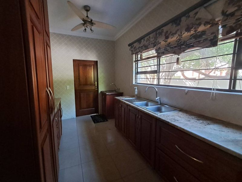 4 Bedroom, 4.5 bath, Elegant Family Home - Magalieskruin - Photo 9