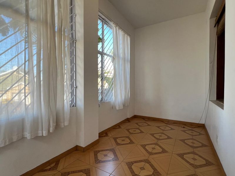 *Spacious and Bright Ground-Floor Apartment with Exclusive Garden** - Photo 10