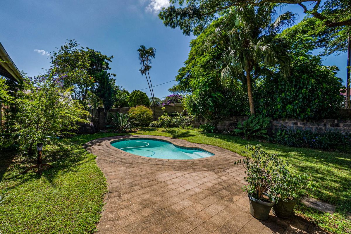 Level land family home - Photo 2