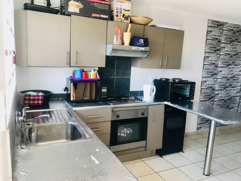 Dream Townhouse in Katutura for 600k! Act Fast! - Photo 9