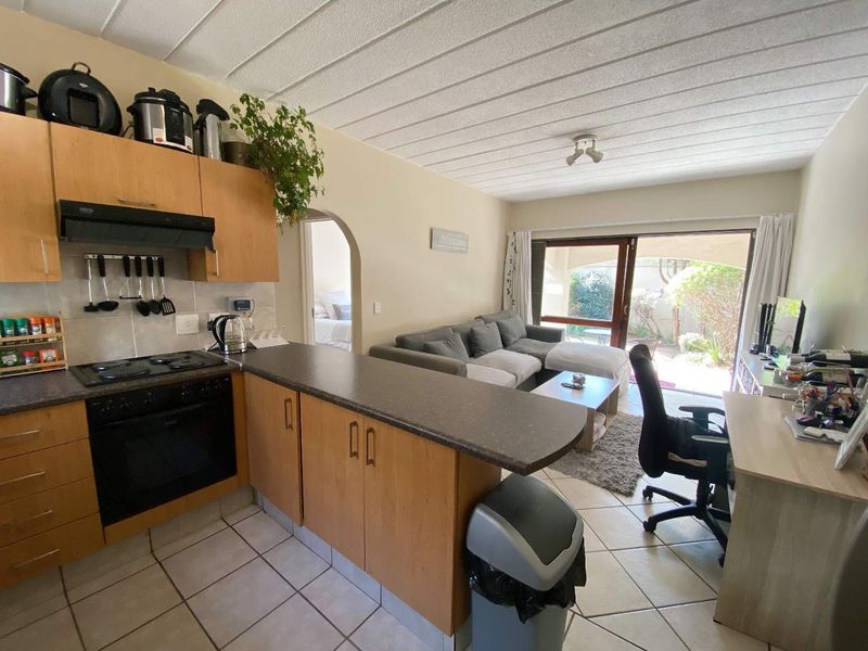 Exceptional Ground Floor Unit in a Secure and Impressive Complex - Photo 2