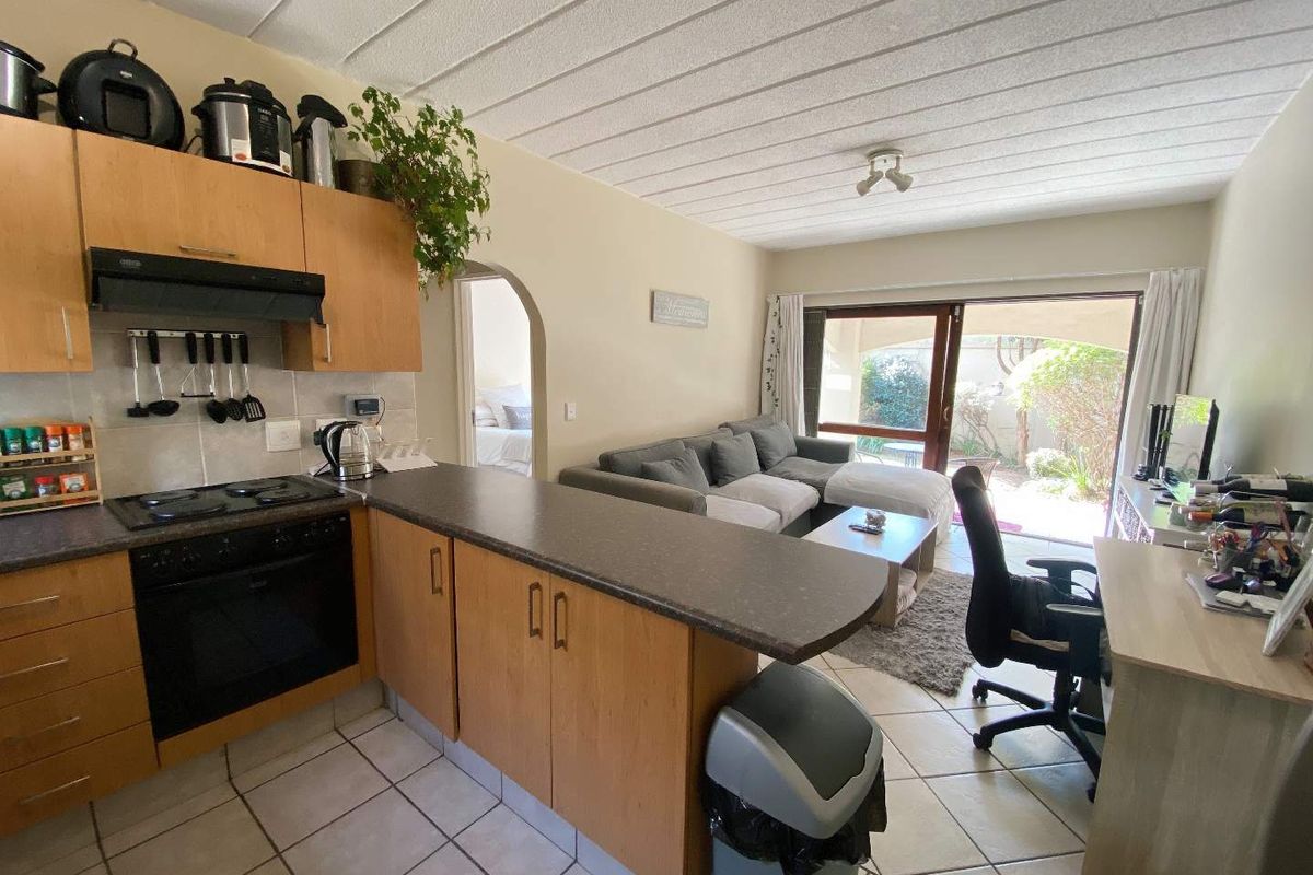 Exceptional Ground Floor Unit in a Secure and Impressive Complex - Photo 2