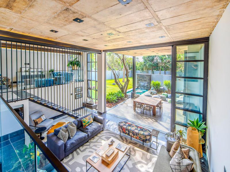 Modern Home In The Prestigious Waterkloof - Photo 5