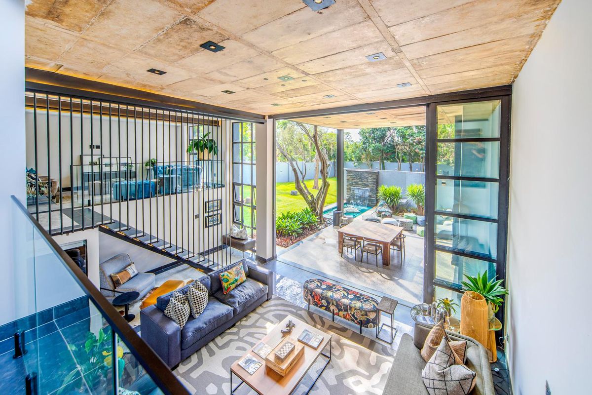 Modern Home In The Prestigious Waterkloof - Photo 5