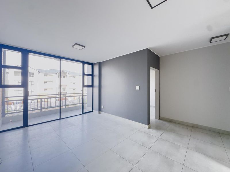 2 Bedroom Apartment with a Balcony - Photo 8