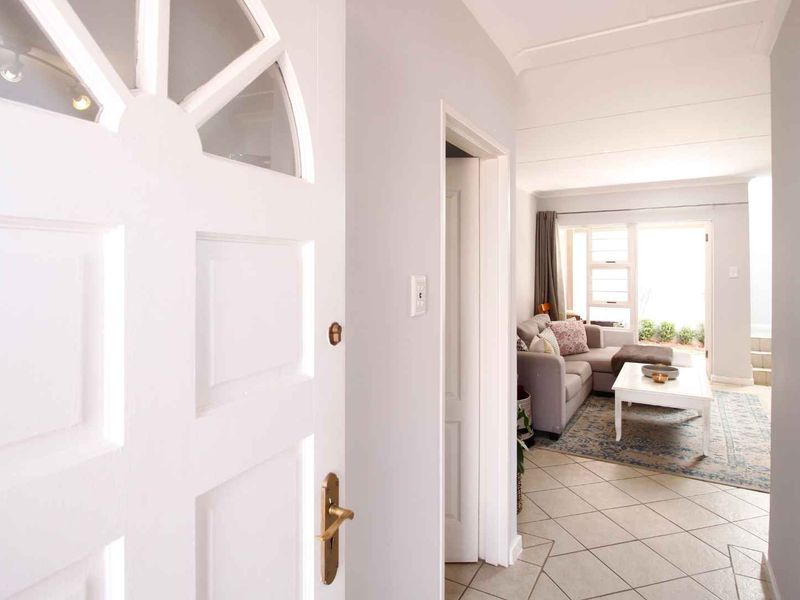 Charming 2 Bedroom Townhouse in Excellent Estate - Photo 2