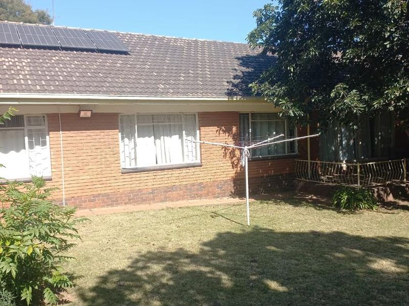 HOUSE WITH MULTIPLE OPPORTUNITIES FOR SALE!! - Photo 10