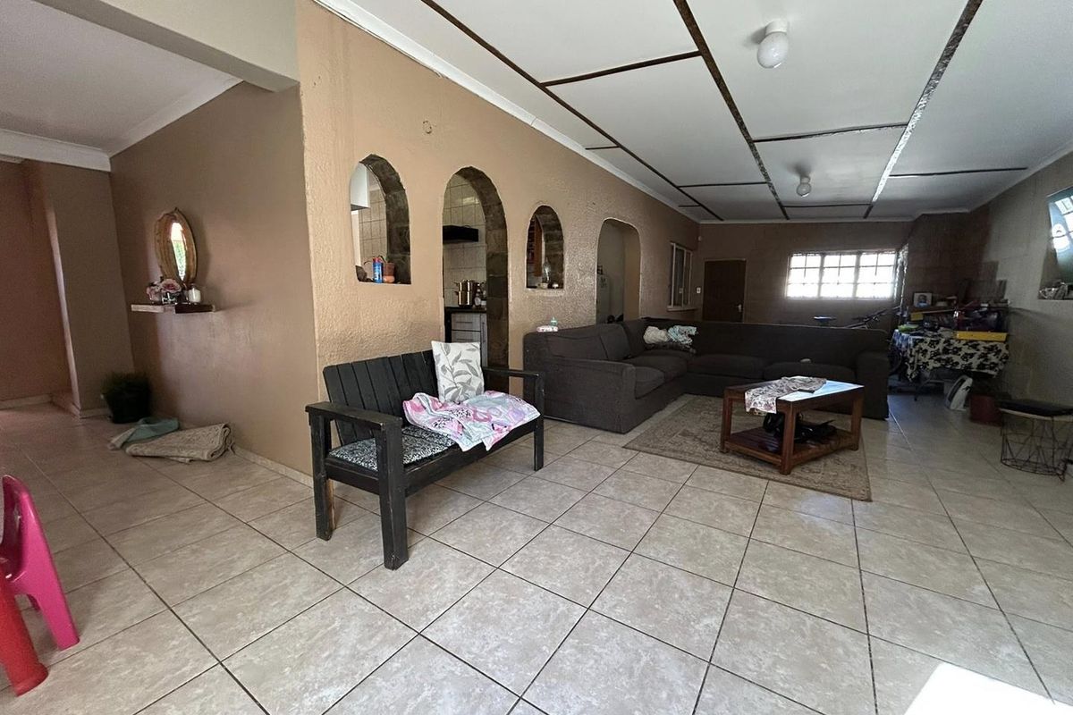 Cimbebasia 3 Bedroom house For Rent - Photo 3