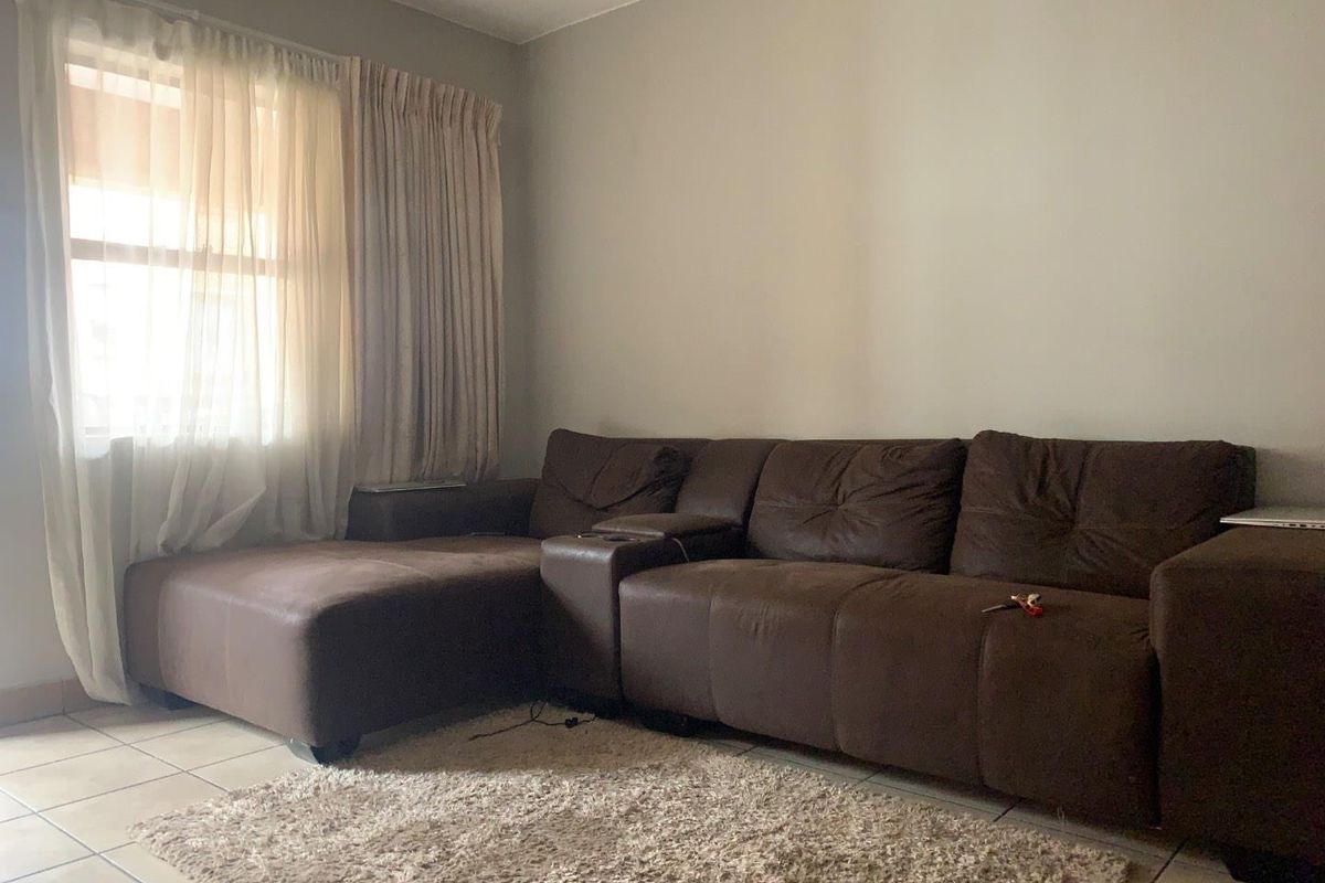 Prime Location Living: 2-Bedroom with Top Amenities - Photo 5