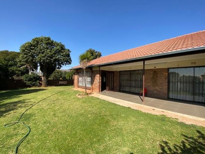 Property #2376259, Townhouse Rental Monthly in Fairland