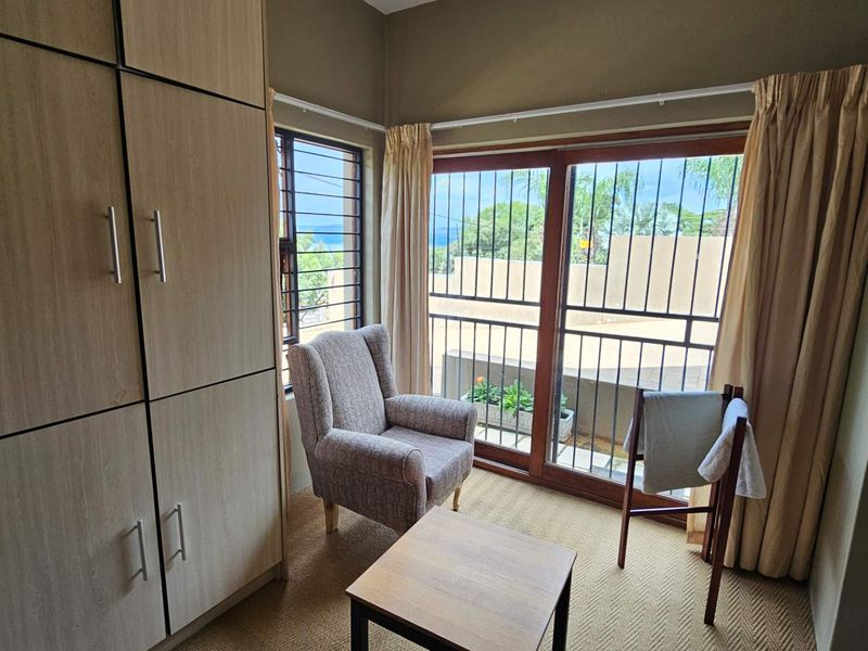 Spacious 5 Bedroom Family Home in Schoemansville Hartbeespoort - Photo 10