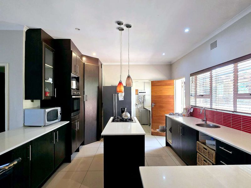 Spacious Family Living Meets Modern Off-Grid Convenience in Meyerspark - Photo 2