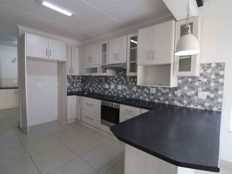 Cosy Cottage style home with wooden finishes! - Photo 3