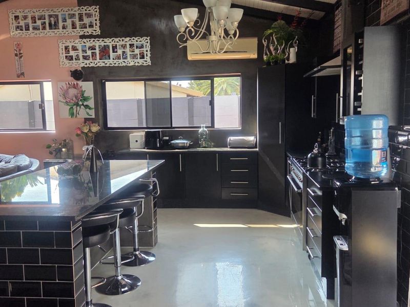 Family Home FOR SALE - Photo 4