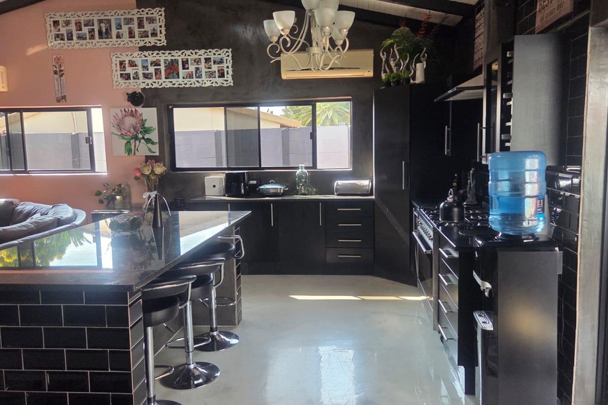 Family Home FOR SALE - Photo 4