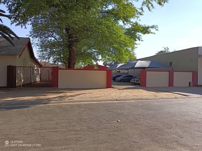 3 Bedrooms House with 7x Apartments For Sale in Tsumeb - Photo 2