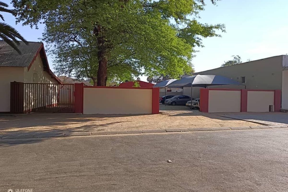 3 Bedrooms House with 7x Apartments For Sale in Tsumeb - Photo 2
