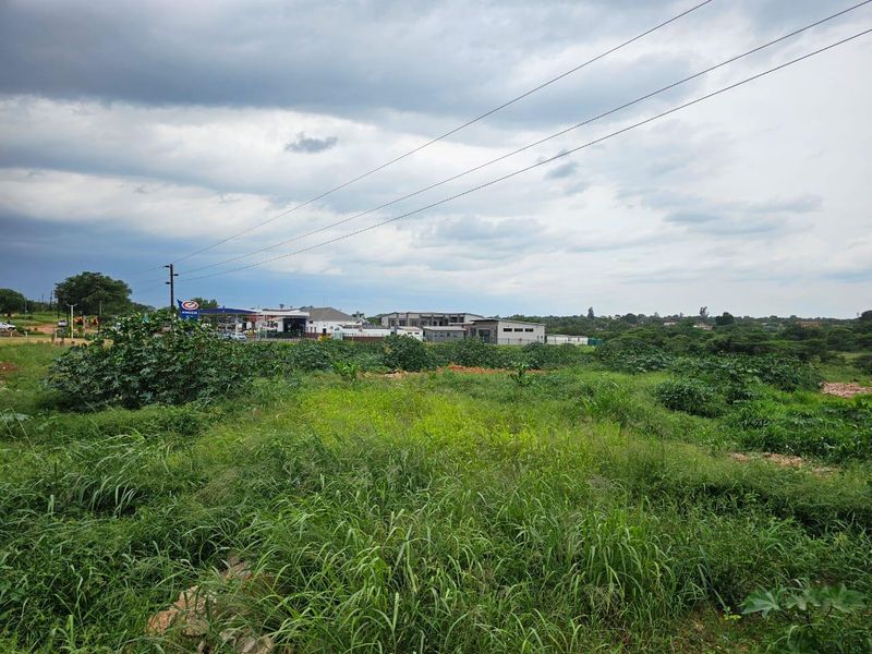 FOR SALE: PRIME 9,338 m2 COMMERCIAL STAND – R524 Punda Maria ROAD, THOHOYANDOU - Photo 1