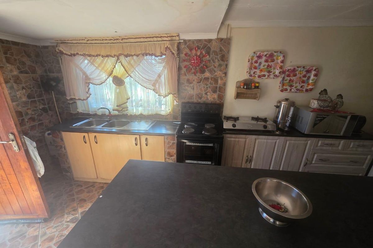 Ideal starter home - Photo 4