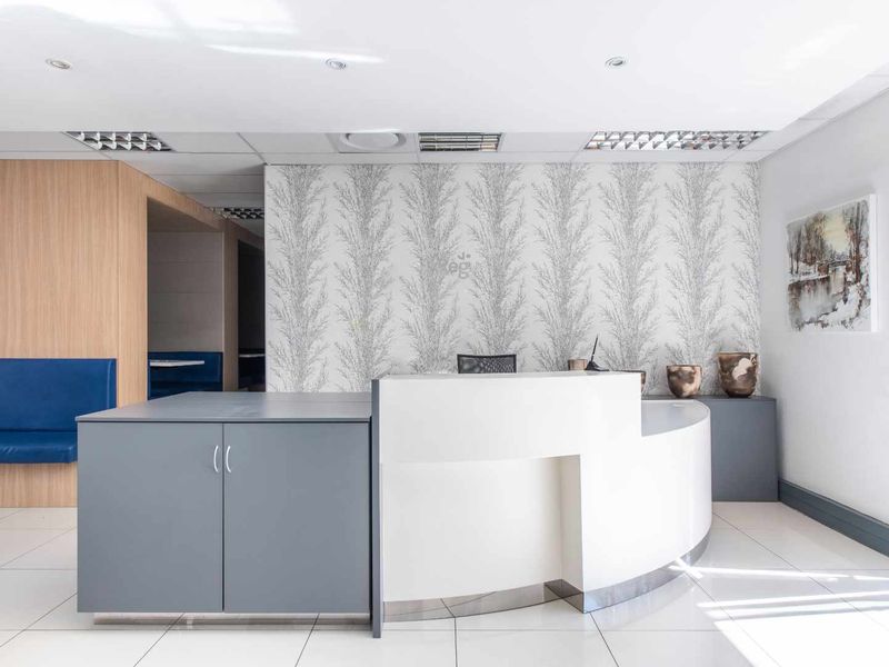 Move into ready-to-use serviced office space for 15 persons in Regus Illovo, Fricker Road - Photo 4