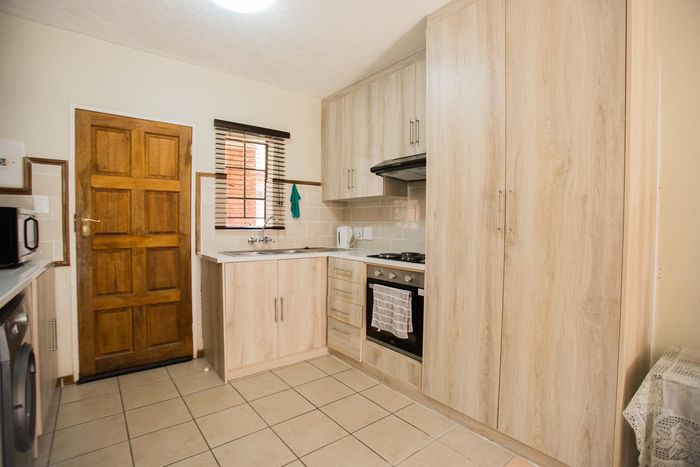 Property #2067199, Townhouse Rental Monthly in Mooikloof Ridge