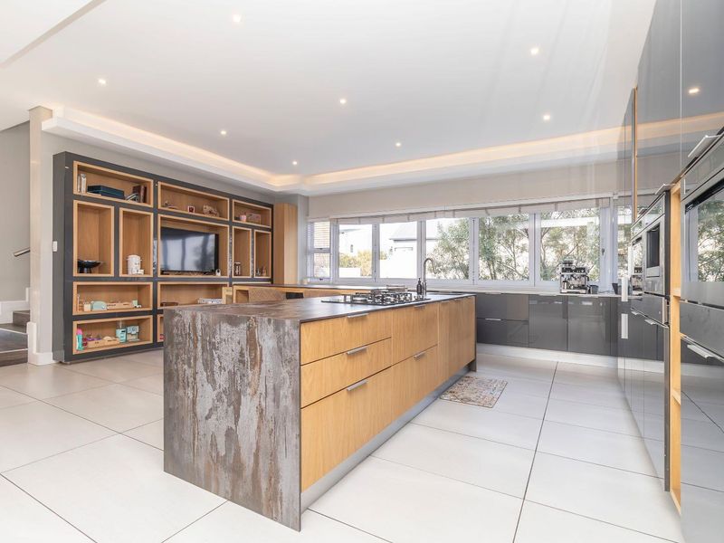 Contemporary Elegance with Exceptional Family Living in Waterfall Country Estate - Photo 10