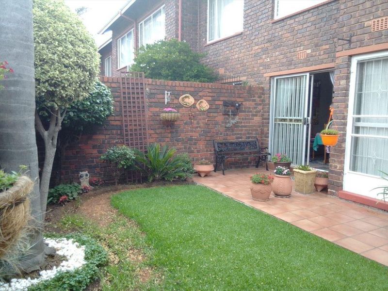 "Ideal Location with All Amenities Nearby!" - Photo 6