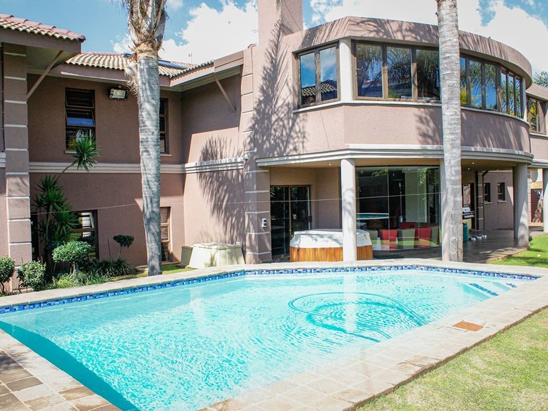 Designed to Impress: The Ultimate Aerorand Family and Entertainer’s Home - Photo 1