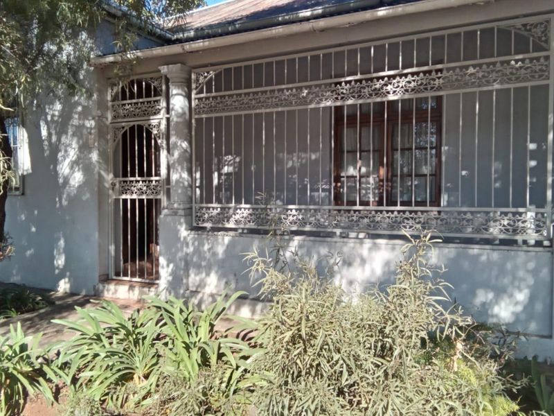 Exceptional Value in Newlands – Family Home with Flatlet, Pool & Dual Entrances! - Photo 2