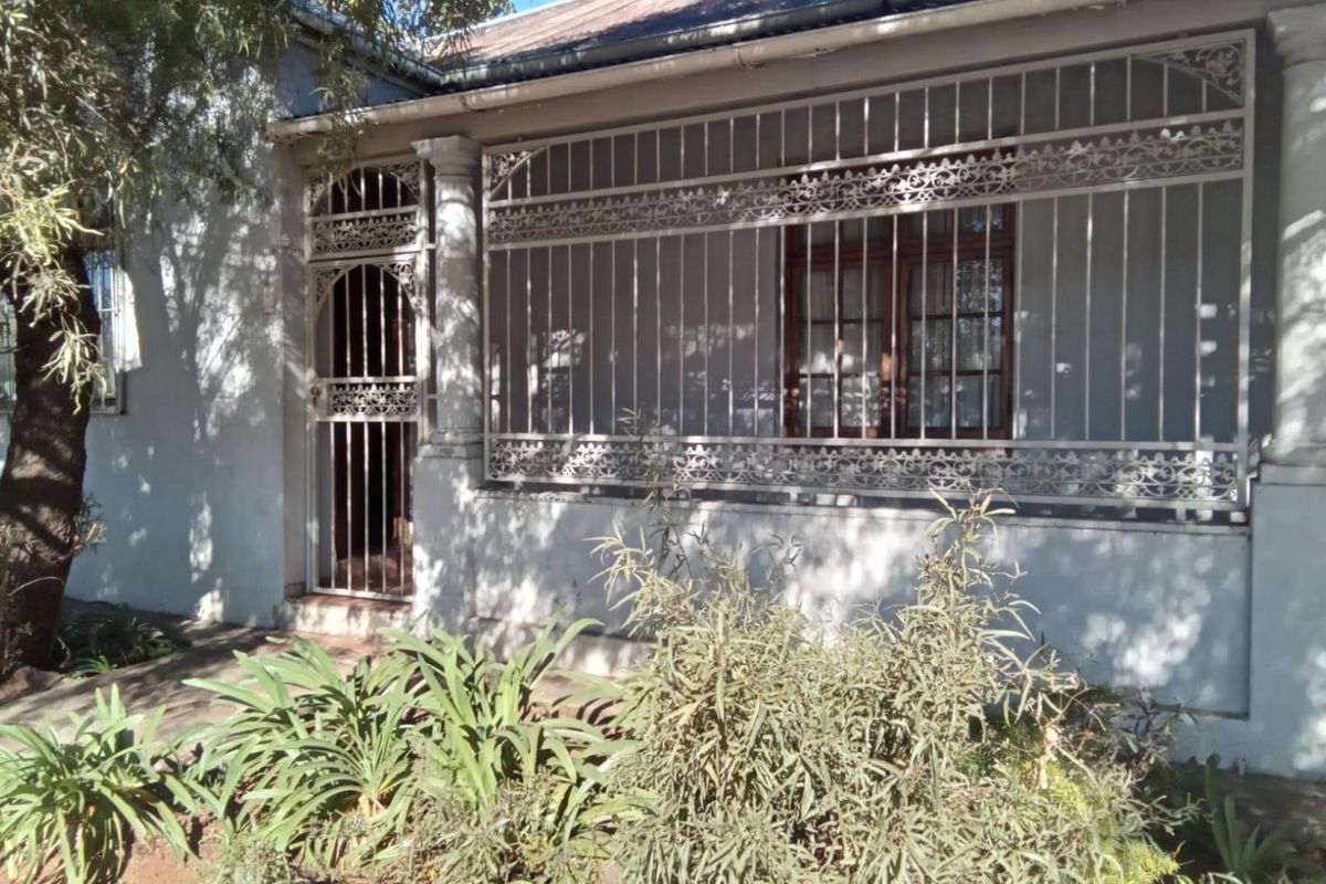 Exceptional Value in Newlands – Family Home with Flatlet, Pool & Dual Entrances! - Photo 2