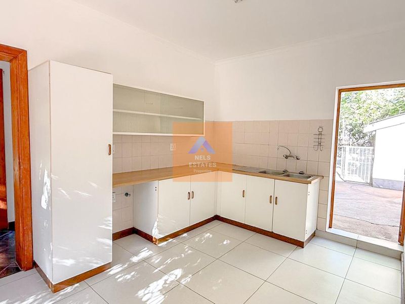 Home with Guesthouse Potential For Sale in Tsumeb, Namibia - Photo 8