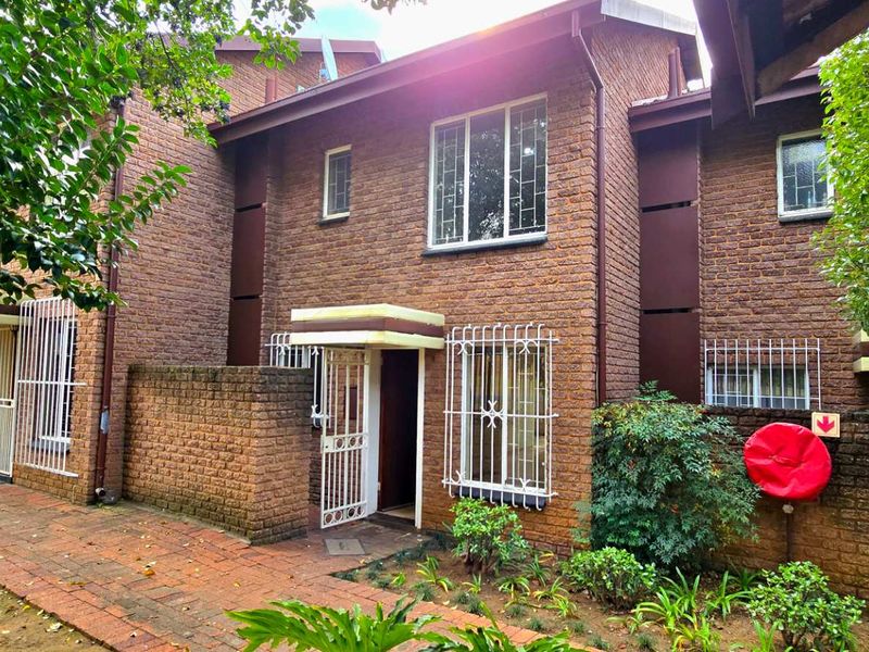 Ideal Investment: Spacious 2-Bedroom, Low Maintenance - Photo 4