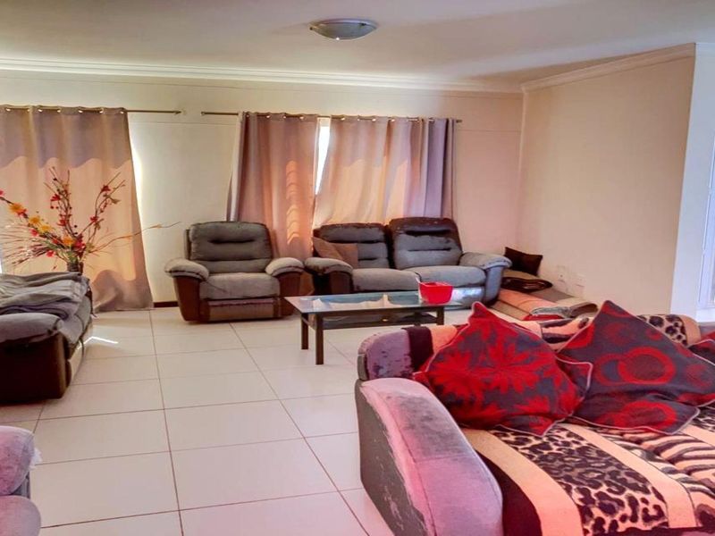 Spacious 3-Bedroom Corner Home in Tamariskia Ext 3 - Photo 9