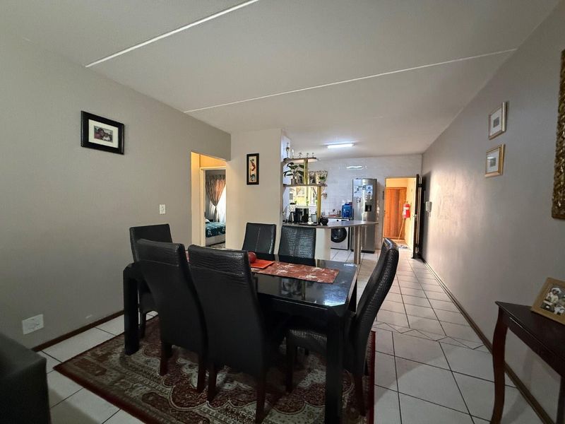 Discover Urban Convenience & Suburban Peace Here! - Photo 5