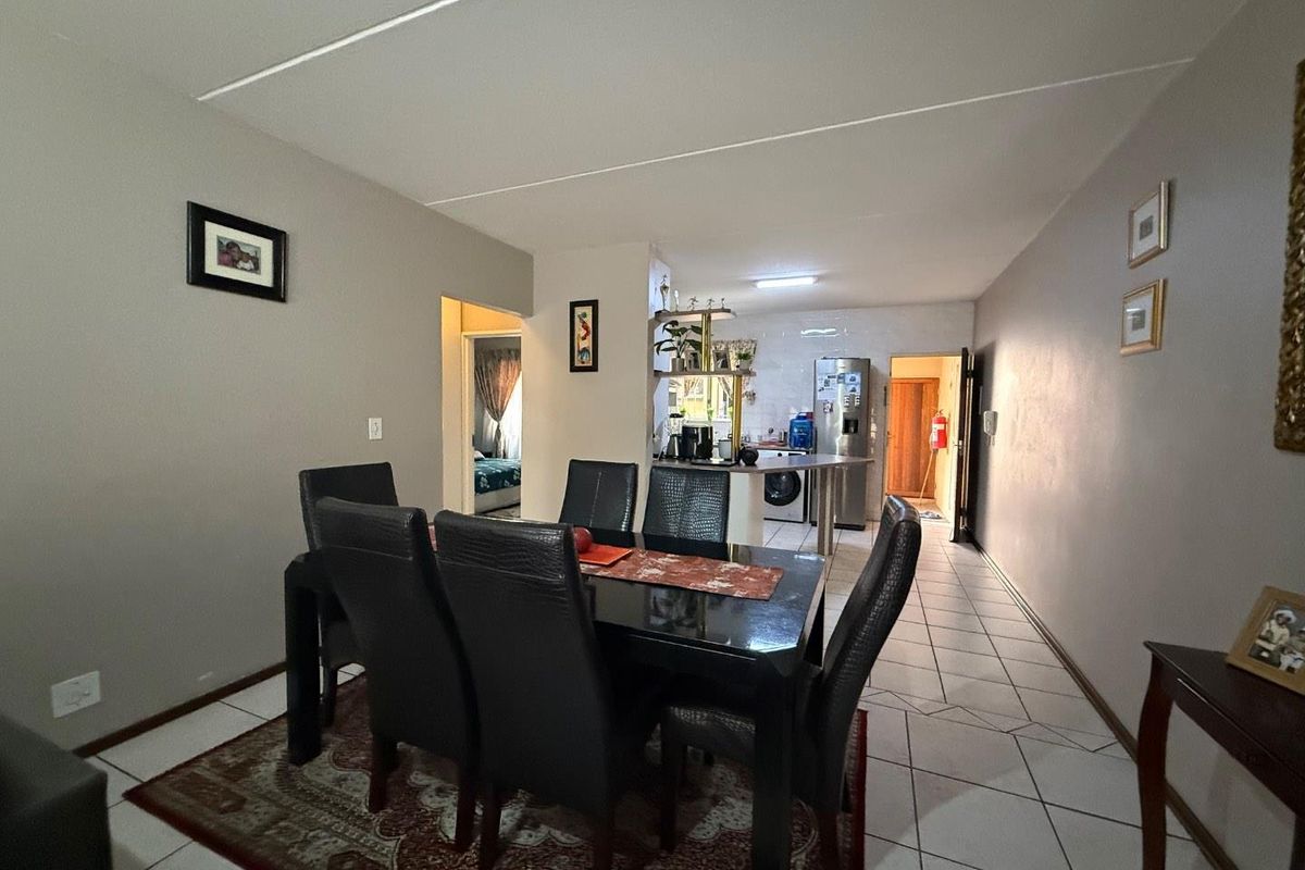 Discover Urban Convenience & Suburban Peace Here! - Photo 5