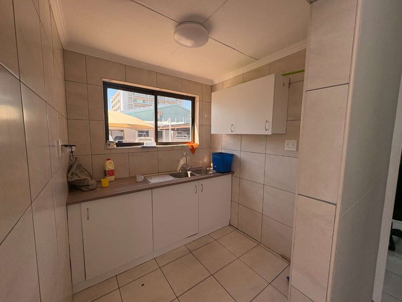 Well-maintained office buildings on a highly visible corner in Independence Avenue - Photo 3