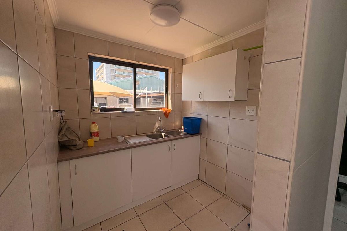 Well-maintained office buildings on a highly visible corner in Independence Avenue - Photo 3