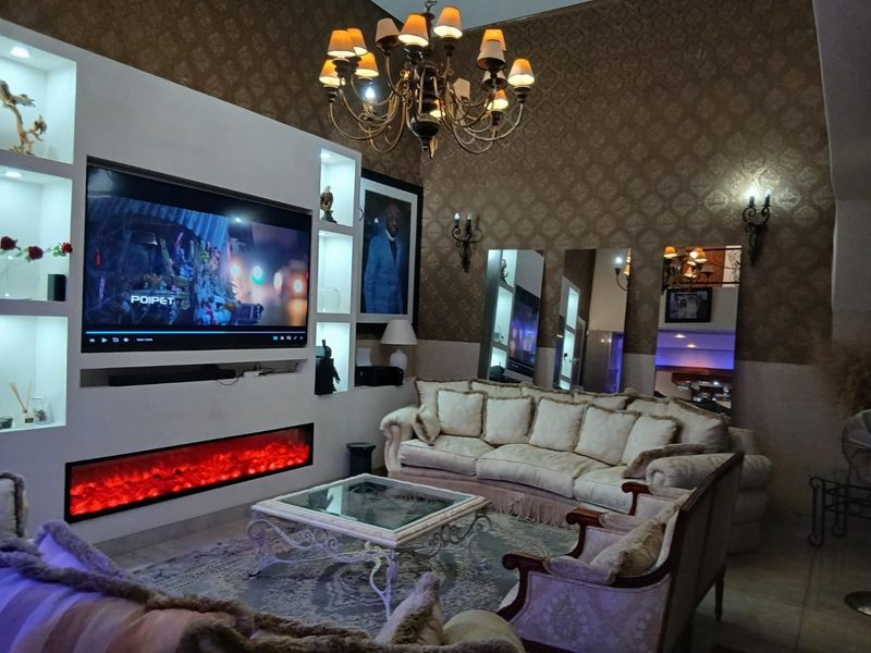 Large family home with 3 flatlets and extra accomodation. - Photo 8