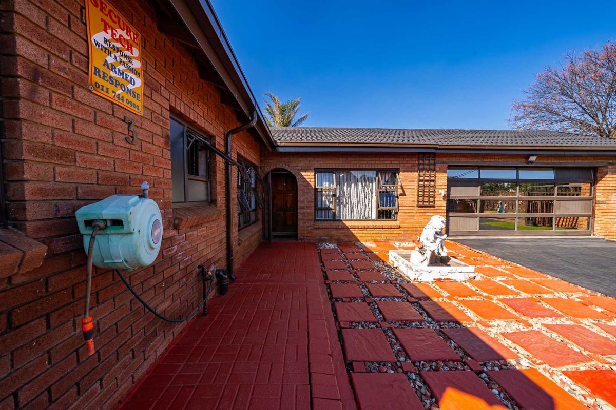 4 Bedroom House in New State Area - Photo 2