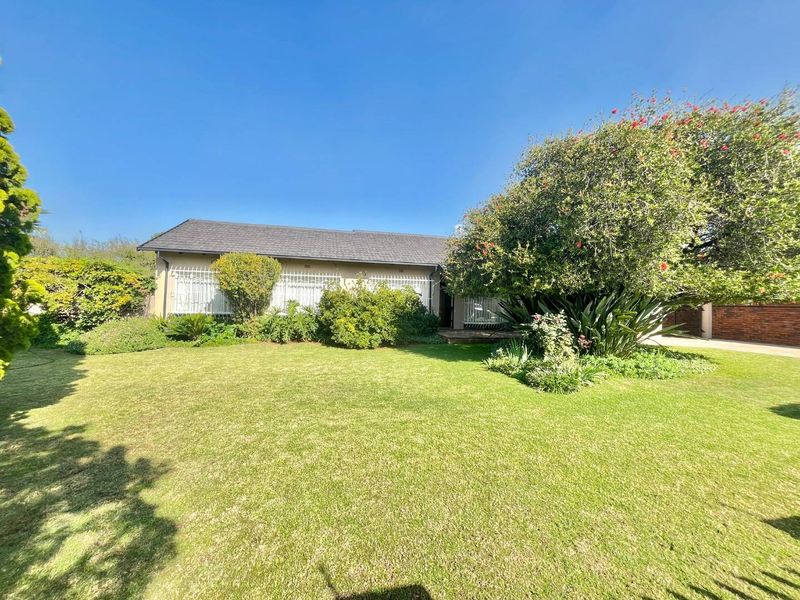 This charming three-bedroom home is ideally situated just a short walk from ElspHigh school - Photo 7